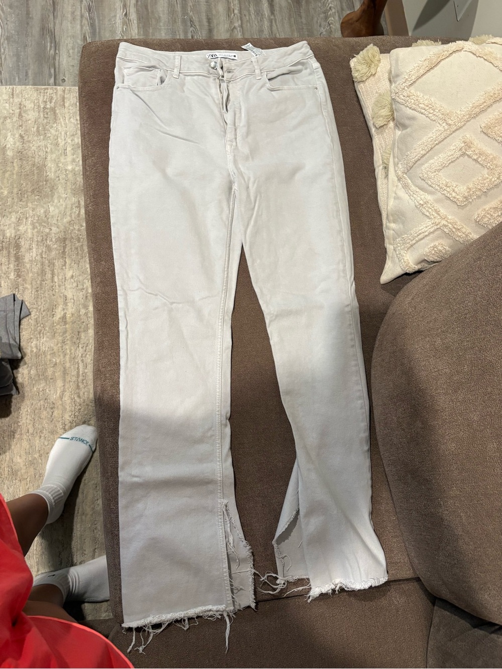 Zara Off-White Frayed Hem Straight Jeans